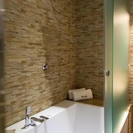 Colosseum Jacuzzi Suites