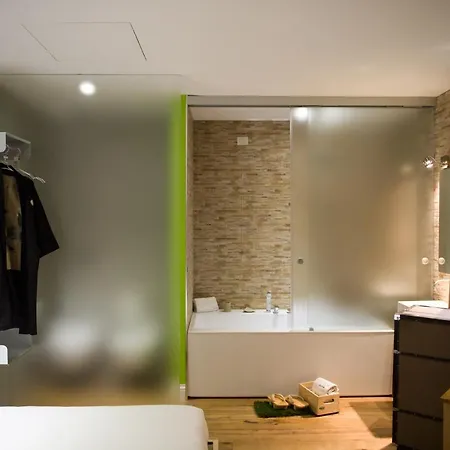 Colosseum Jacuzzi Suites *