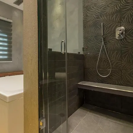 Colosseum Jacuzzi Suites Casa de hóspedes
