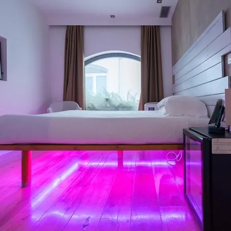 Colosseum Jacuzzi Suites