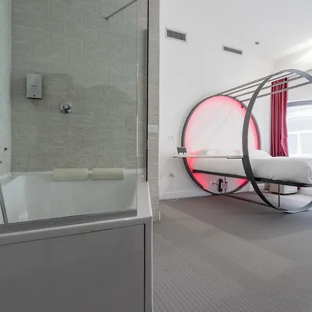 Colosseum Jacuzzi Suites