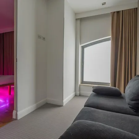 Colosseum Jacuzzi Suites *
